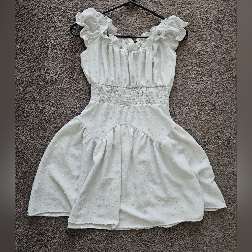 ⭐️4/$10-Elegant White Ruffle Women's Dress - Picture 2 of 6